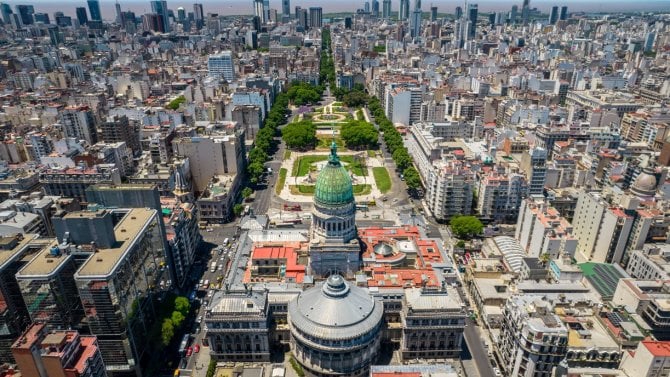 Latinská Amerika patří mezi nejrychleji rostoucí fintechové regiony na světě. K regulaci přistupuje úplně jinak než Evropa, říká odborník