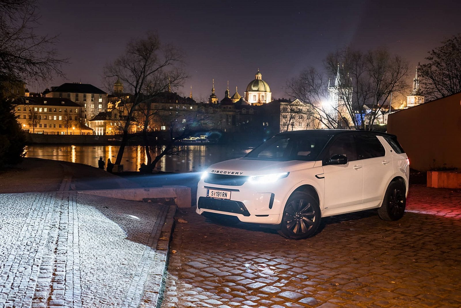 2020-01-land-rover-discovery-2020-10.jpg