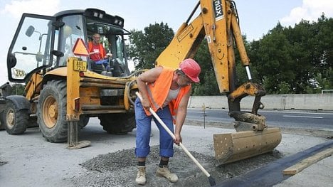 Náhledový obrázek - Stavba silnic první třídy je pomalá a neprobíhá podle důležitosti, tvrdí NKÚ