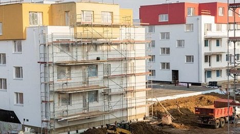 Náhledový obrázek - Počet zahájených staveb bytů vzrostl o polovinu. V Praze dvojnásobně