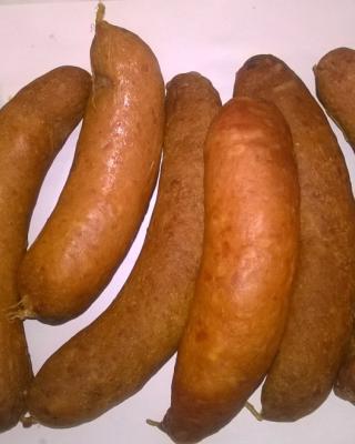 Klobása oderská. Kategorie: Nebezpečné potraviny. Nevyhovující parametr: vůně, vzhled povrchu. Potravina zapáchala a měla oslizlý a lepkavý povrch. Potravina se nepovažuje za bezpečnou, pokud jeví známky kažení. Potravina měla prošlé datum použitelnosti. Z tohoto důvodu nejsou uvedené informace o výrobci. Místo kontroly: Kubík a.s., Hradec Králové