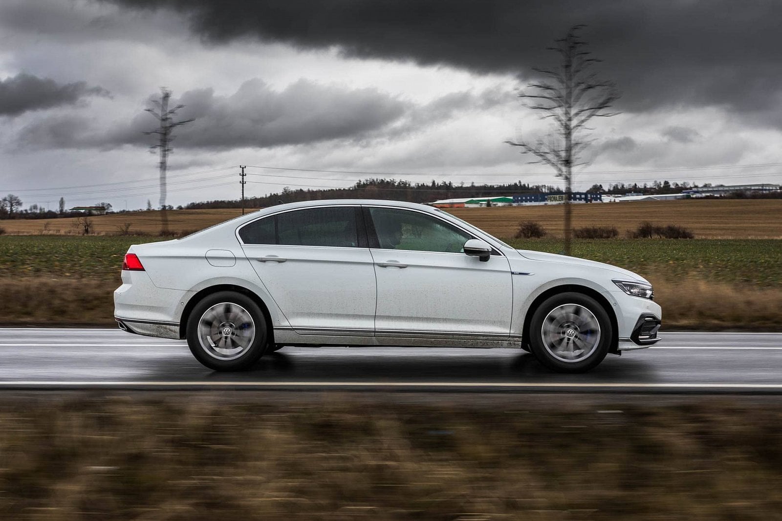 2020-05-skoda-superb-iv-vs-passat-gte-19.jpg