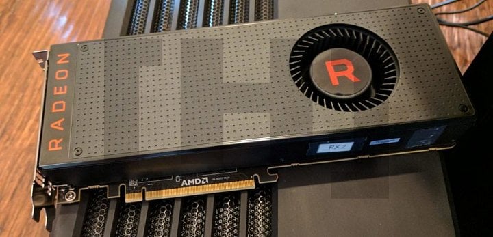 Referenční Radeon RX Vega se vzduchovým chladičem (Zdroj: HardOCP)