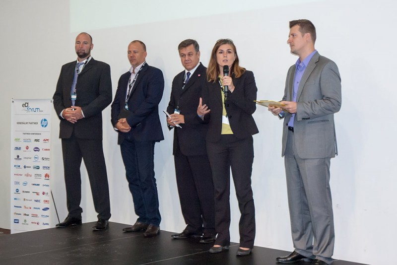 Vedení společnosti eD system Slovakia s generálním ředitelem Peterem Kucerem (uprostřed) a ředitelkou divize PPC v HP Erikou Lindauerovou