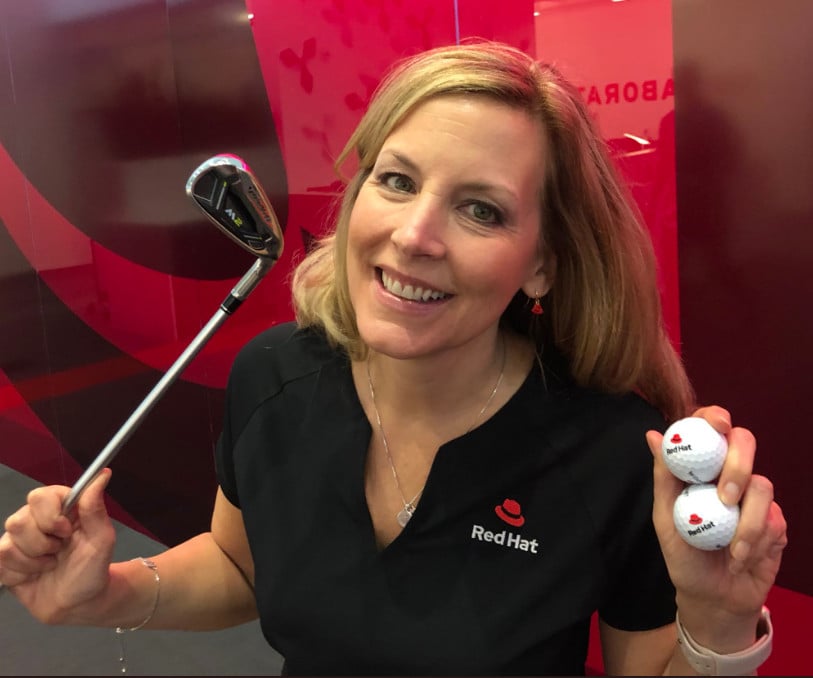 Red Hat hraje golf a má i vlastní míčky.