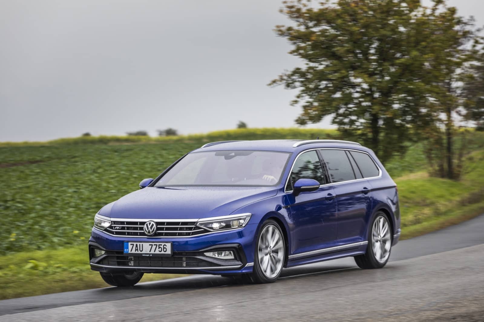 2019-11-Volkswagen-Passat-Variant-00009.jpg