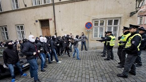 Náhledový obrázek - Bohumil Pečinka: Demonstrace a otazníky