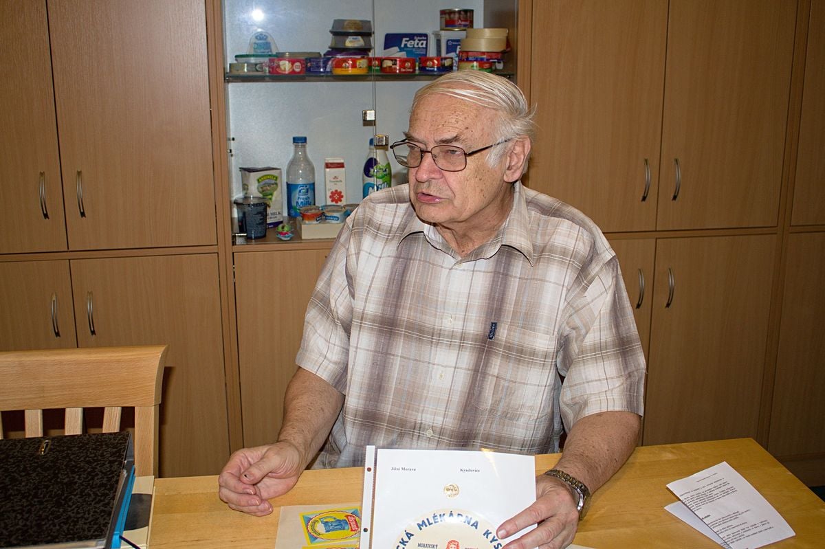 Rytíř Řádu camembertu má sbírku zapomenutých sýrů