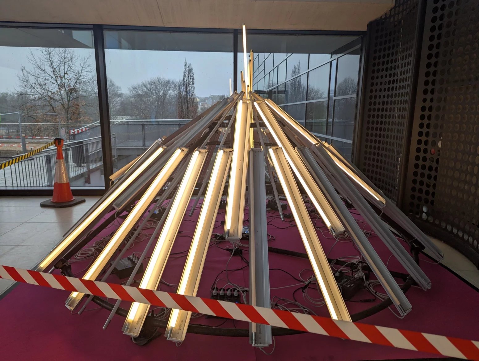 Jedno z mnoha uměleckých děl.