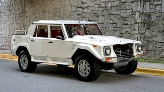 Náhledový obrázek - Na prodej je prakticky nové Lamborghini LM002 ze série čítající pouze 48 kusů