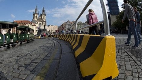 Náhledový obrázek - Ochrana před terorismem? Praha v centru postavila betonové zátarasy