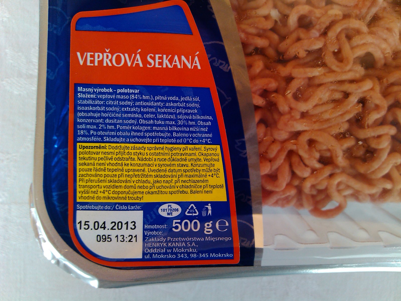 Vepřová sekaná, polotovar: 84 % masa, 0,5 kg za 49,90 Kč, 99,80 Kč/kg výrobku. Výrobce: Henryk Kania, Polsko. Ve složení: voda, sůl, stabilizátor, antioxidant, askorbát sodný, isoaskorbát sodný, extrakty koření, kořenící přípravek, sójová bílkovina, konzervant	