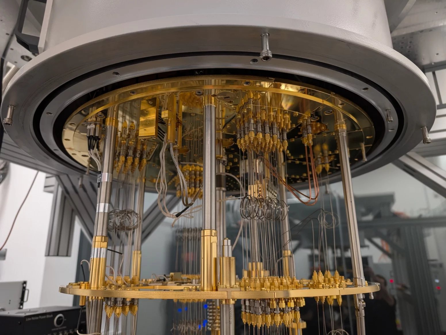 VLQ: První kvantový počítač v Česku (IQM na IT4Innovations)