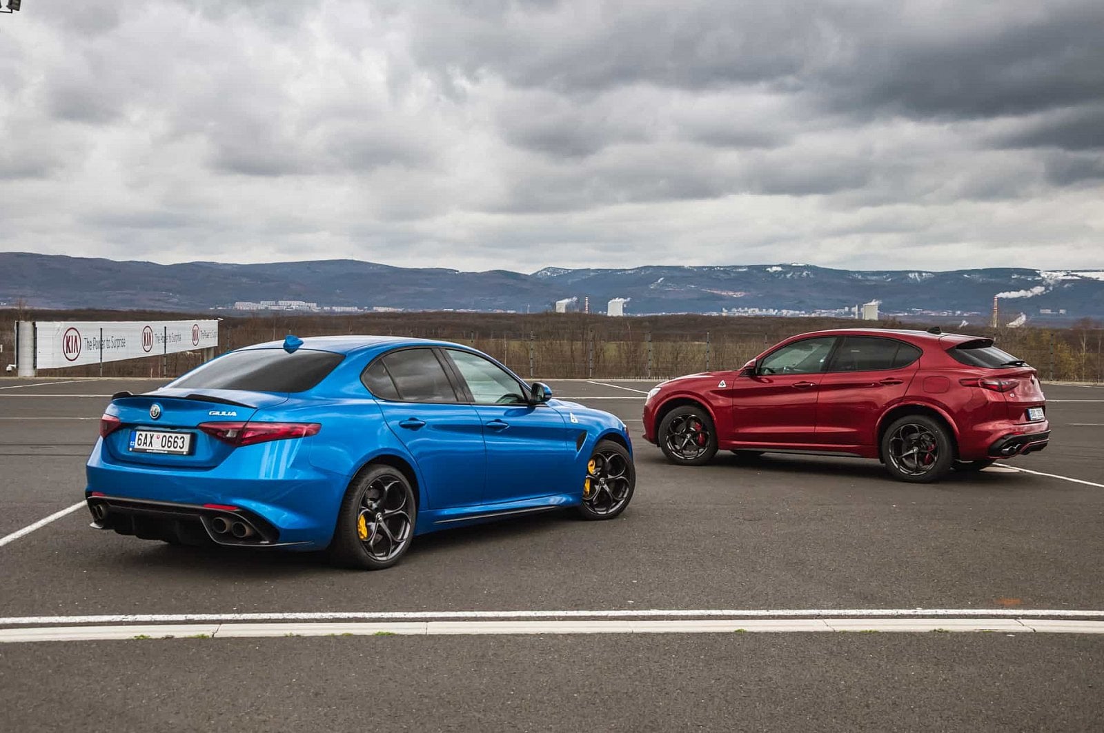 2019-03-giulia-qv-vs-stelvio-qv-10.jpg