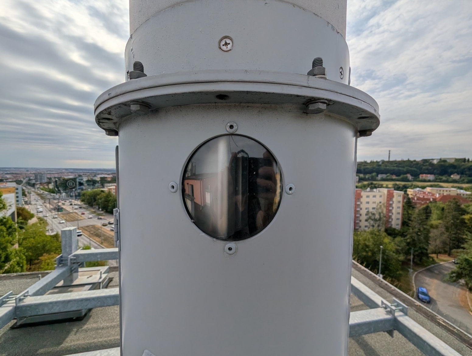 Mobilní 5G vysílač T-Mobilu na ulici Syrská v Praze