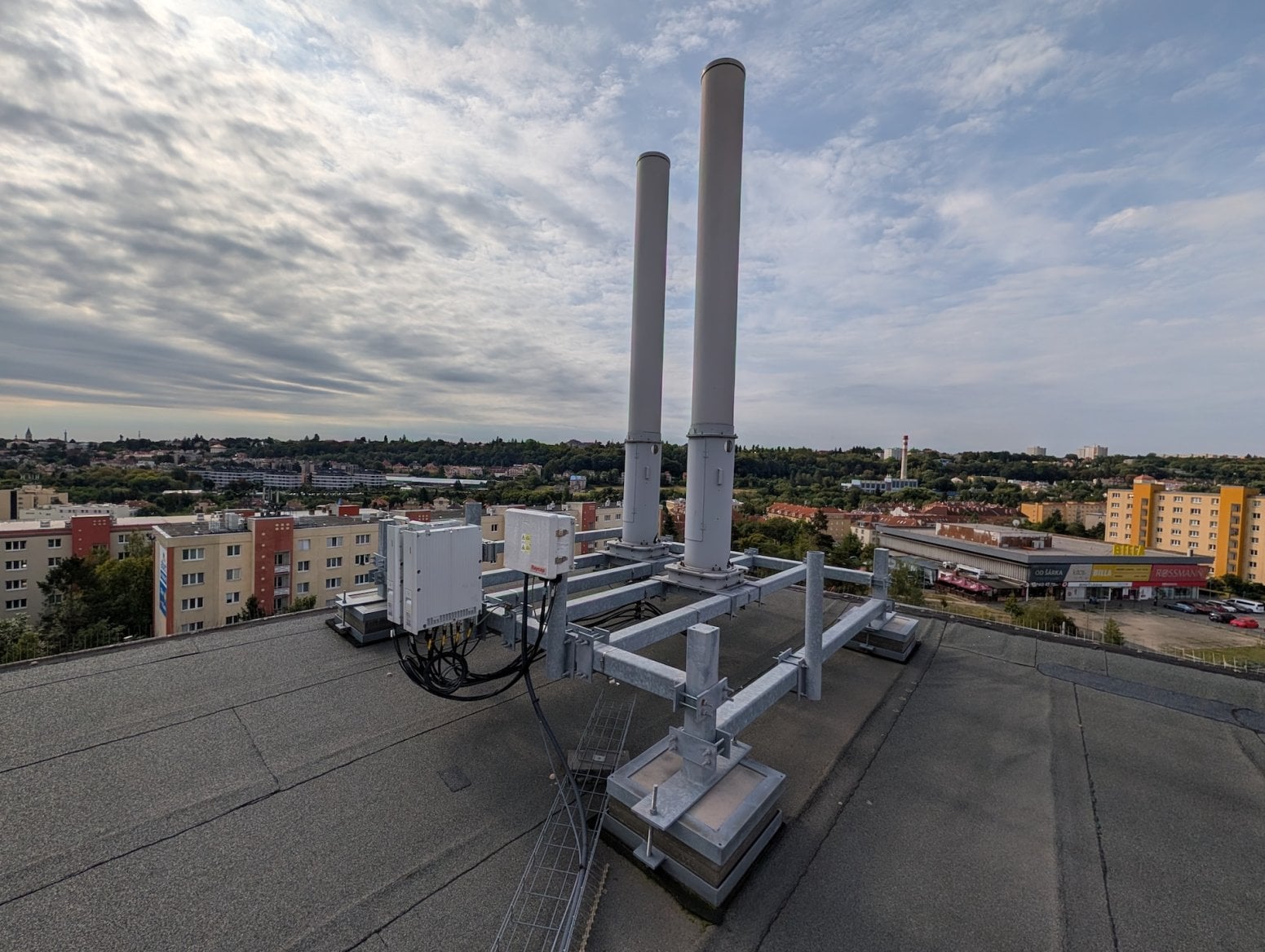 Mobilní 5G vysílač T-Mobilu na ulici Syrská v Praze