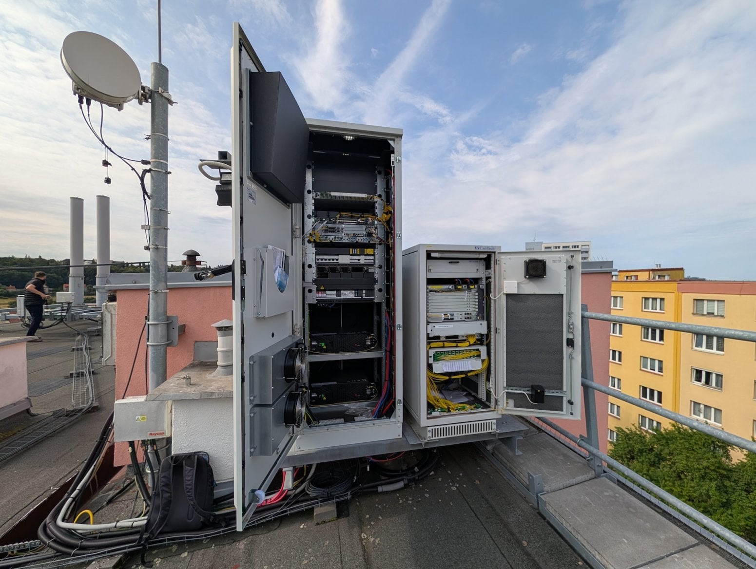 Mobilní 5G vysílač T-Mobilu na ulici Syrská v Praze