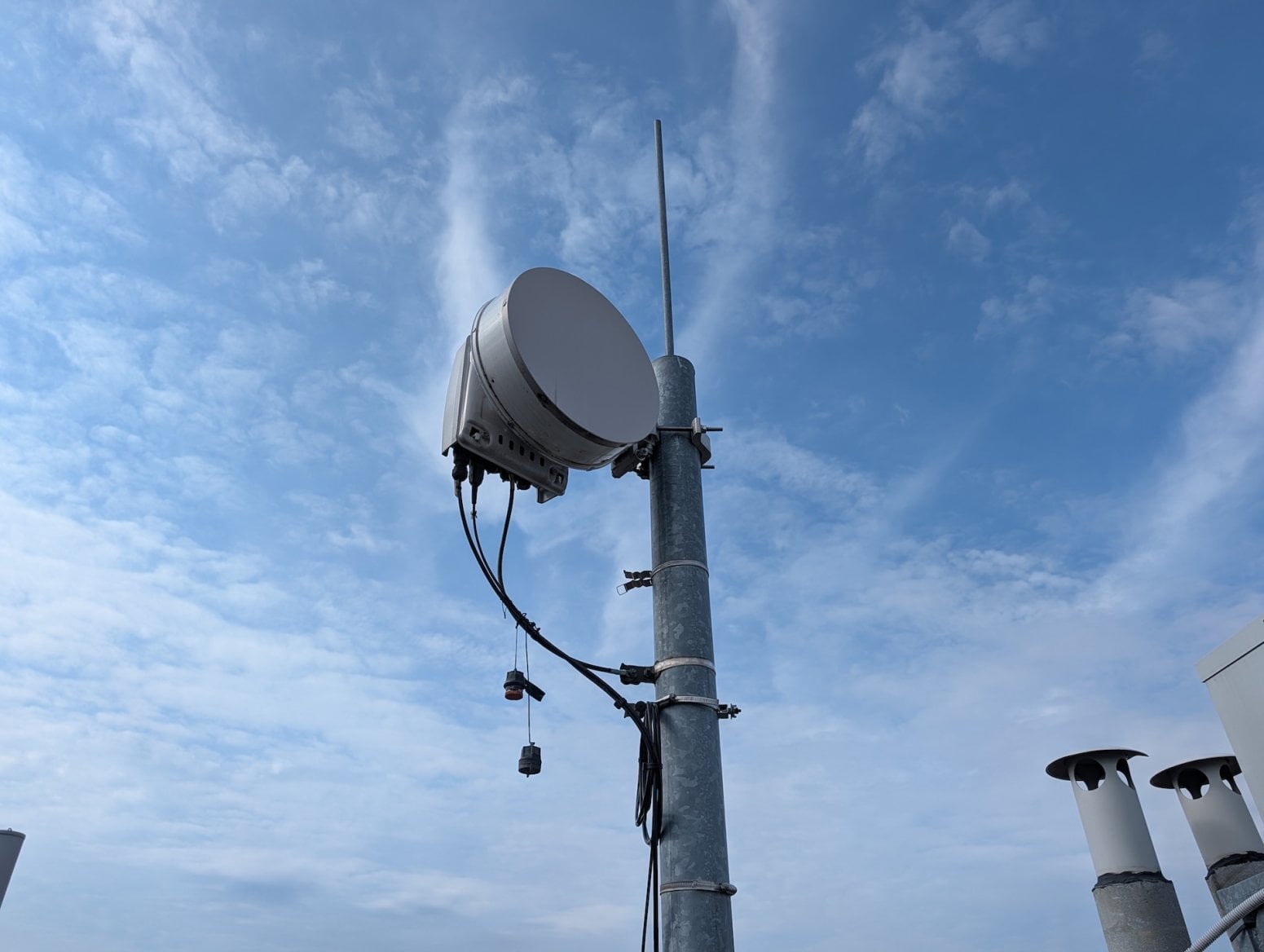 Mobilní 5G vysílač T-Mobilu na ulici Syrská v Praze