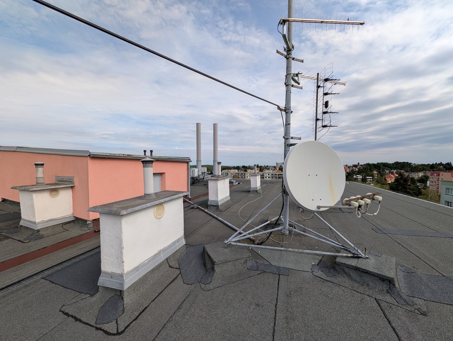 Mobilní 5G vysílač T-Mobilu na ulici Syrská v Praze