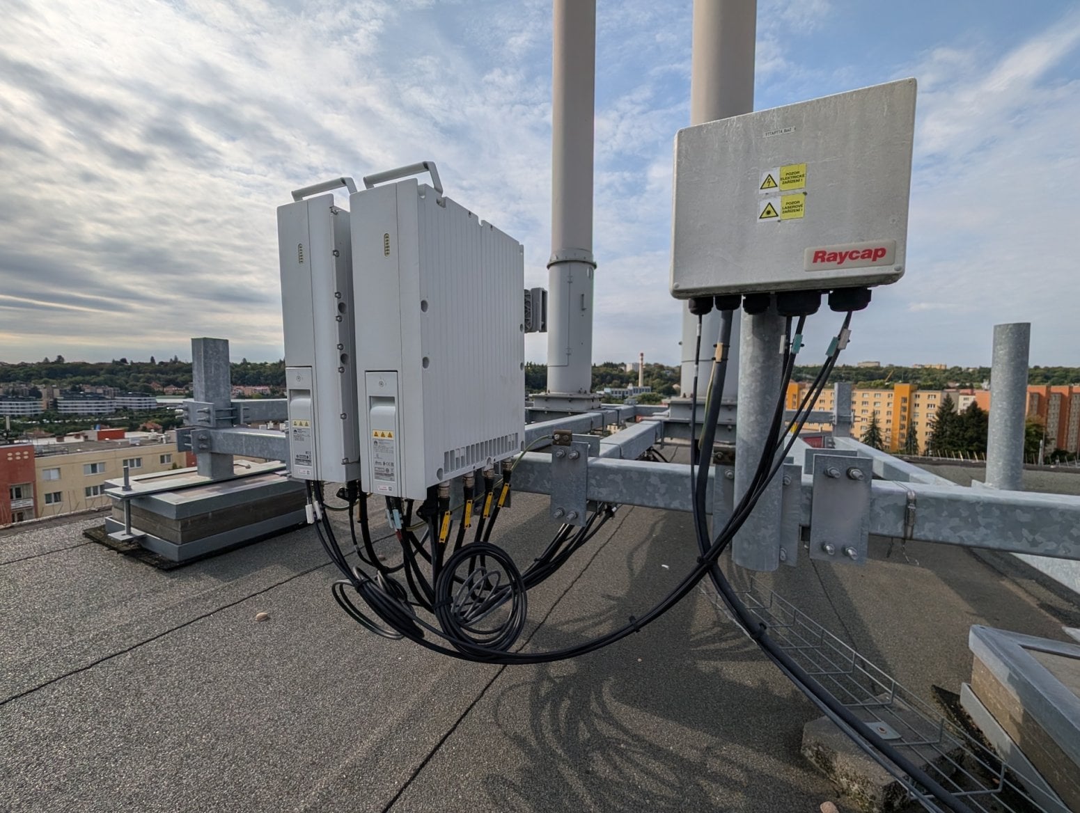 Mobilní 5G vysílač T-Mobilu na ulici Syrská v Praze