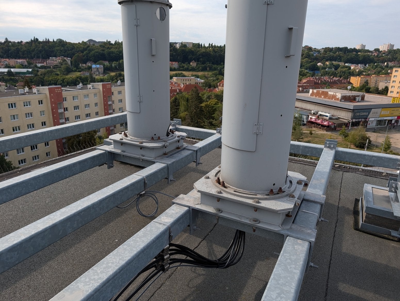 Mobilní 5G vysílač T-Mobilu na ulici Syrská v Praze
