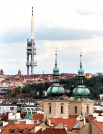 Žižkovská věž se prý Švédům nelíbí. A vám? 