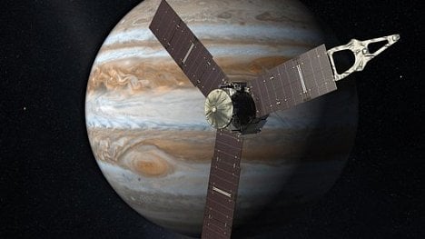 Náhledový obrázek - Sonda Juno zvládla kritický manévr, začne zkoumat Jupiter