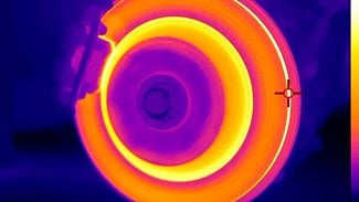 Náhledový obrázek - Další hrátky s termokamerou ukazují, jak přesně se ohřívají brzdy