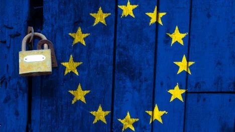 Rok po přijetí NIS2 firmy stále chybují. Bezpečnost prý nechávají jen na IT