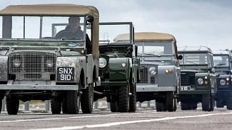 Náhledový obrázek - 70 let vládnutí Jejího Veličenstva: Podívejte se, jaké klenoty Jaguar a Land Rover se zúčastní dnešní přehlídky