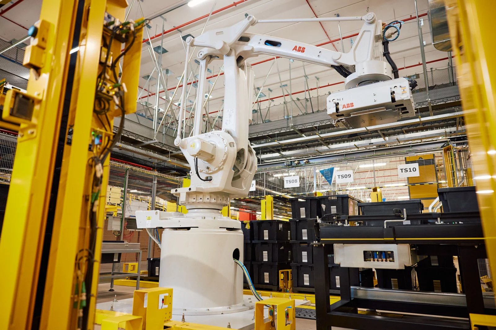 Amazon Robotic Tote Palletiser