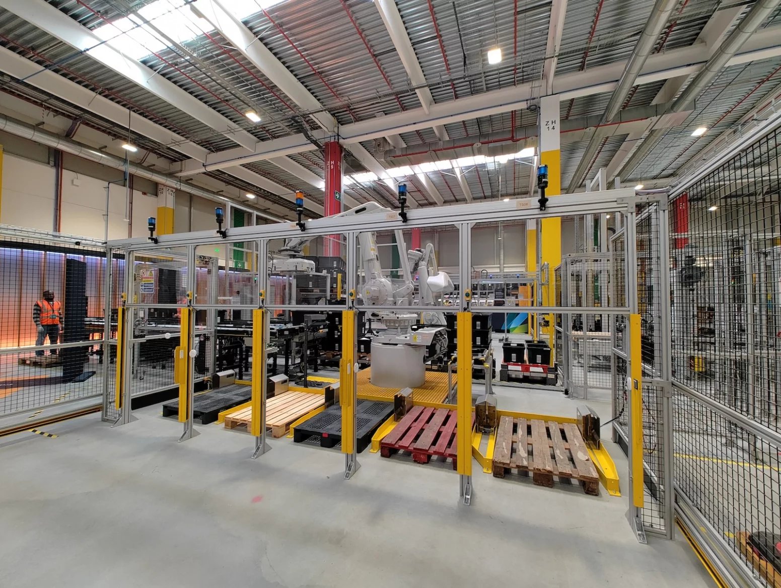 Amazon Robotic Tote Palletiser