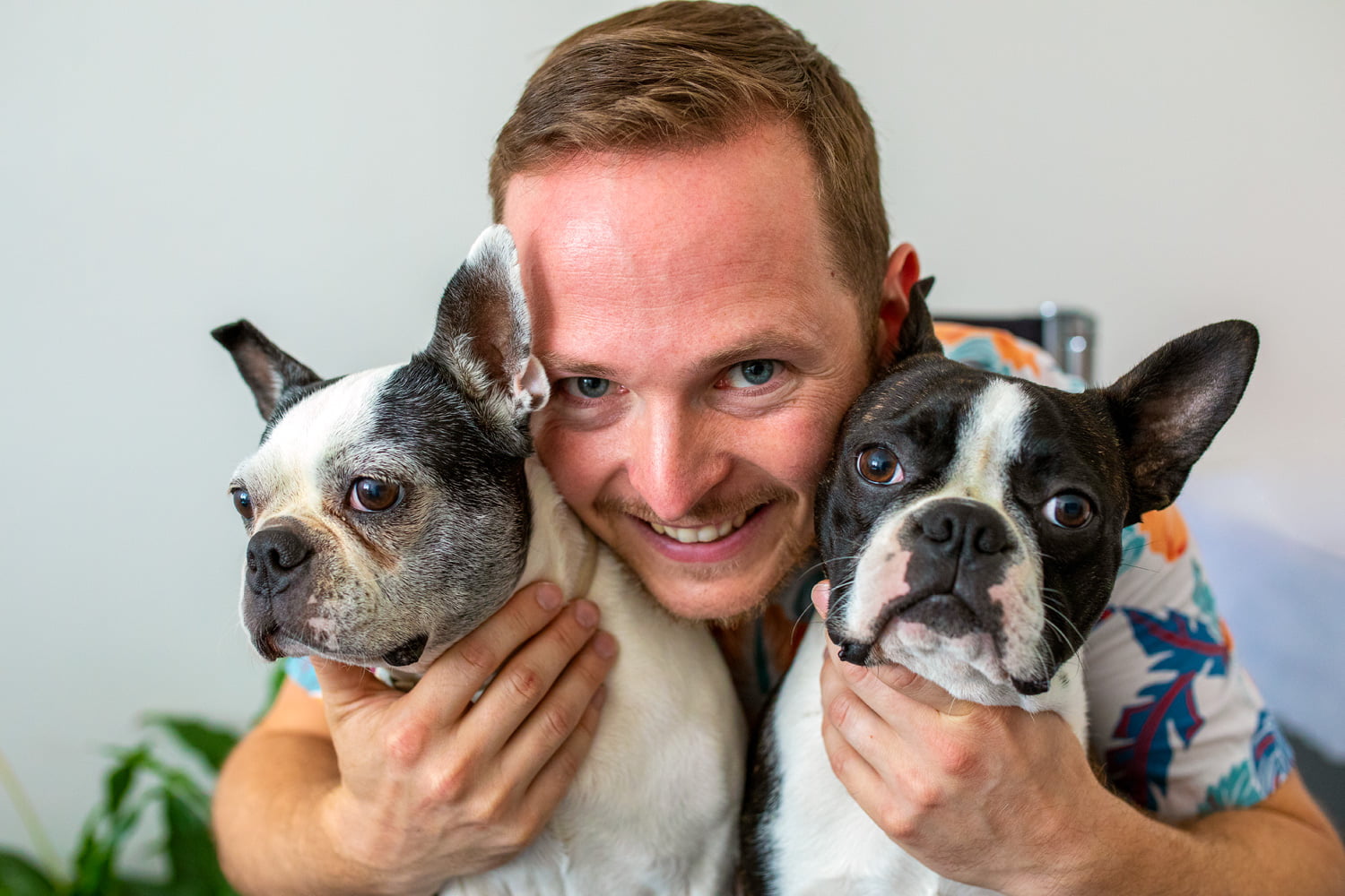 Martin Moučka se svými psy - firemními maskoty.