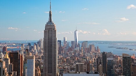 Náhledový obrázek - Ikona, která přežila náraz skutečného bombardéru i běsnění filmového King Konga. Empire State Building slaví 90 let