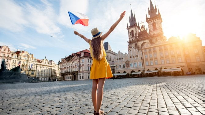 Praha přitahuje luxus, turismus i miliardové investice. Hotelový trh i cestovní ruch mají nakročeno k přepsání rekordu z roku 2019