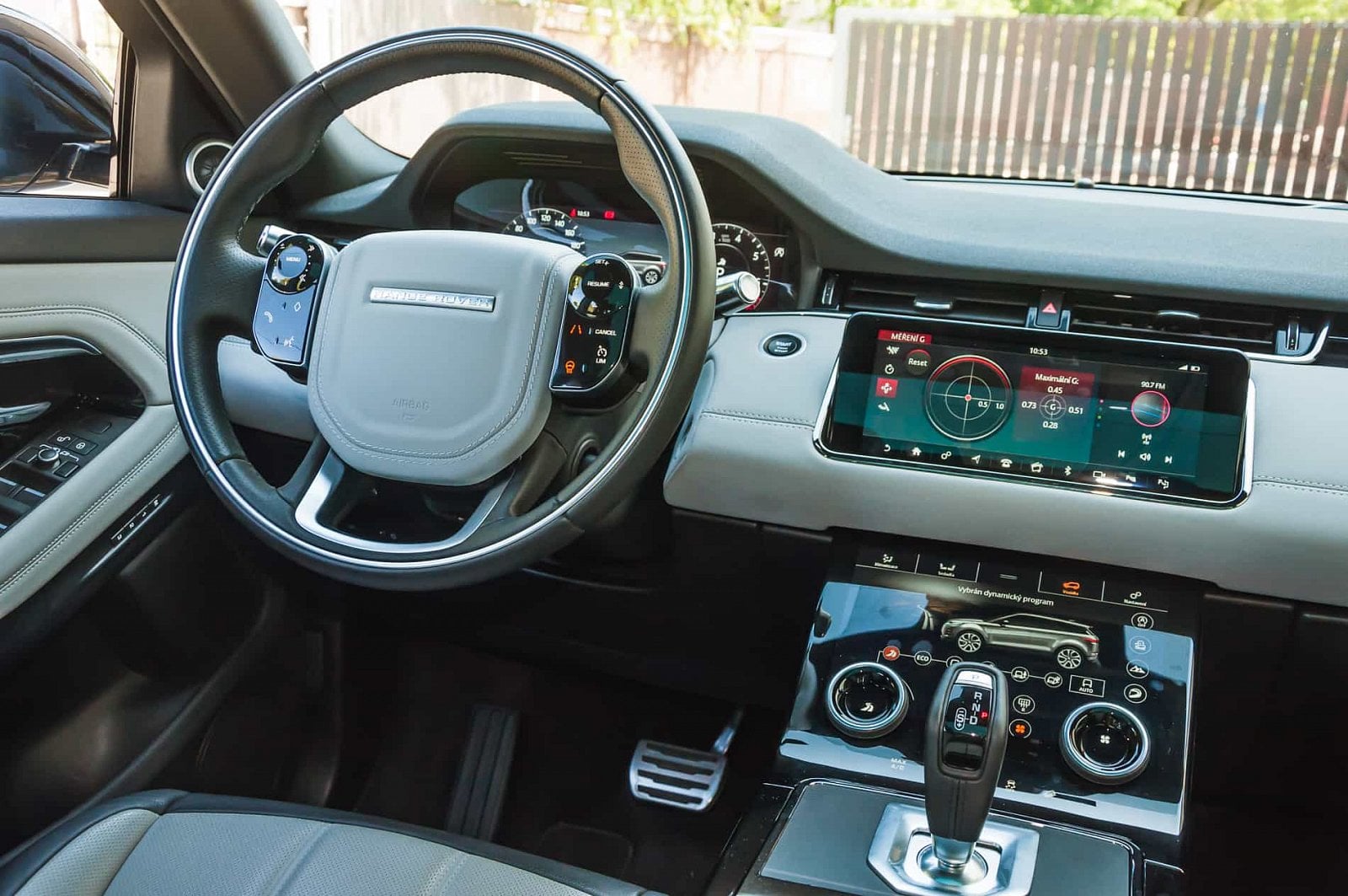 2019-09-Range-Rover-Evoque-2020-18-of-40.jpg