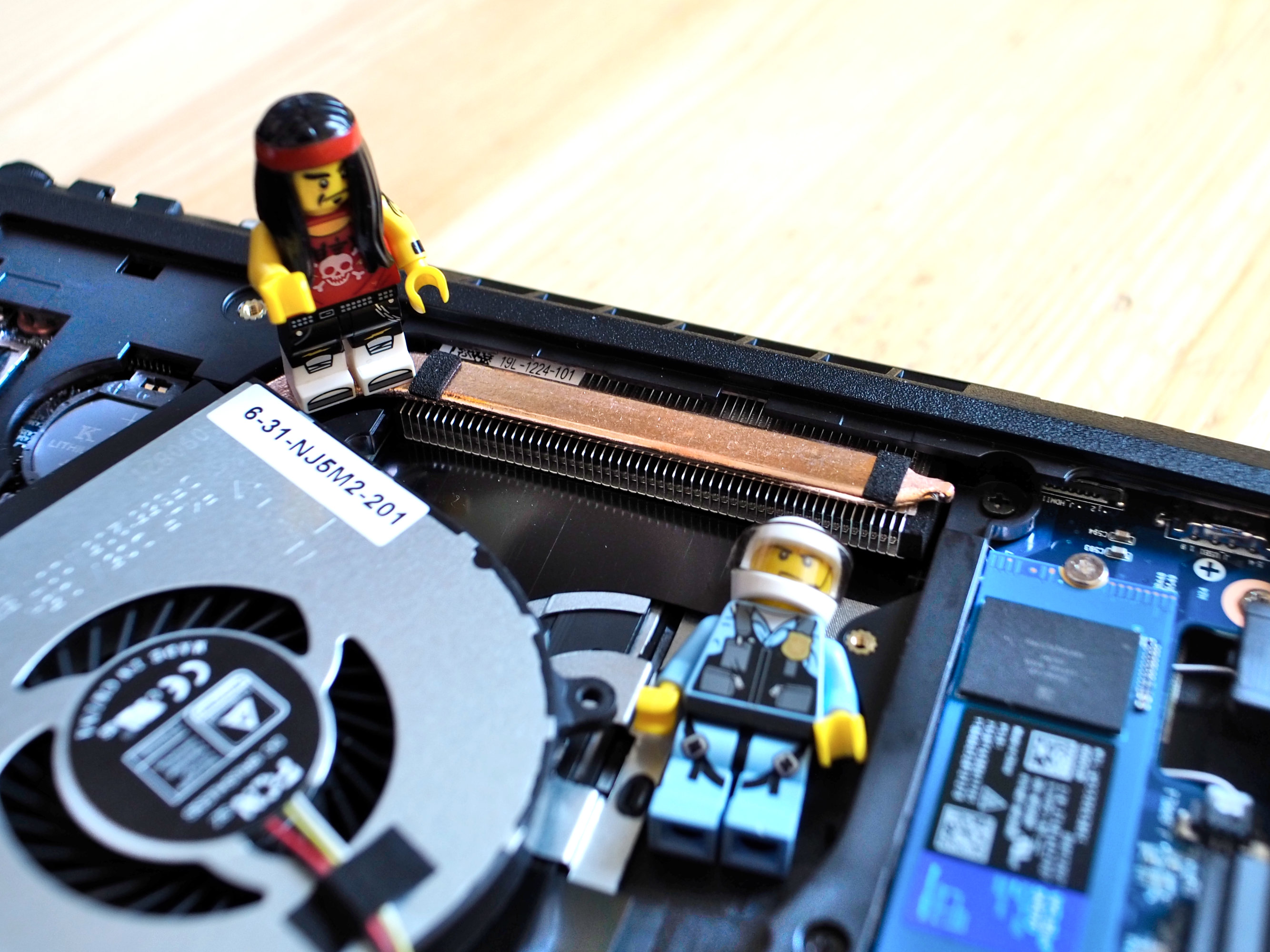 Alza Officebook Core i5, miniblok chladiče CPU