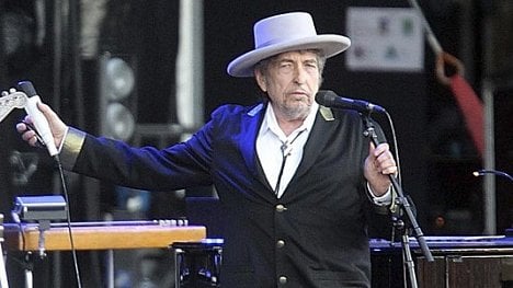 Náhledový obrázek - Bob Dylan prolomil mlčení, Nobelovu cenu přijme