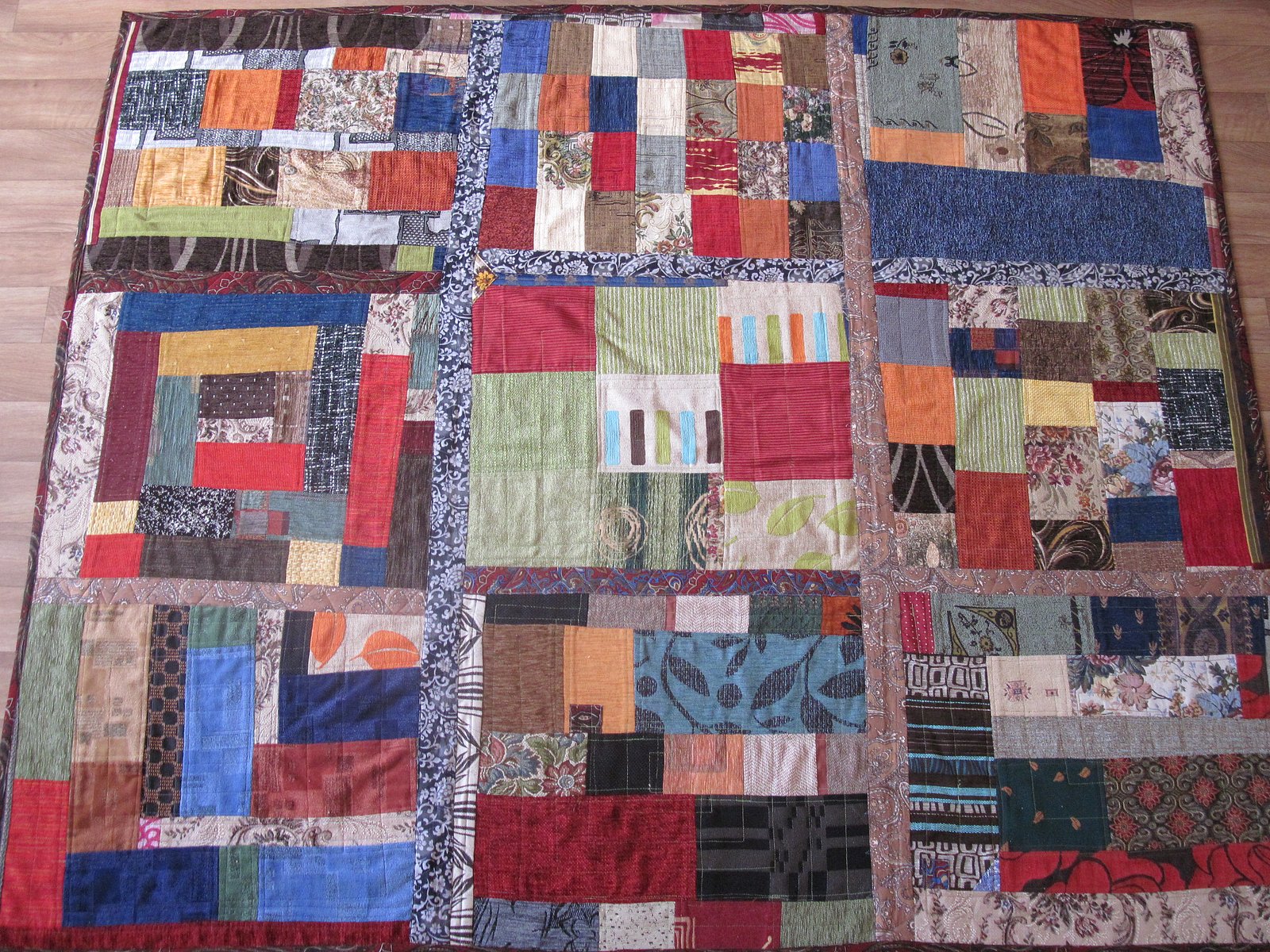 Mirek Beneš šije indiánská týpí a patchworkové textilní doplňky