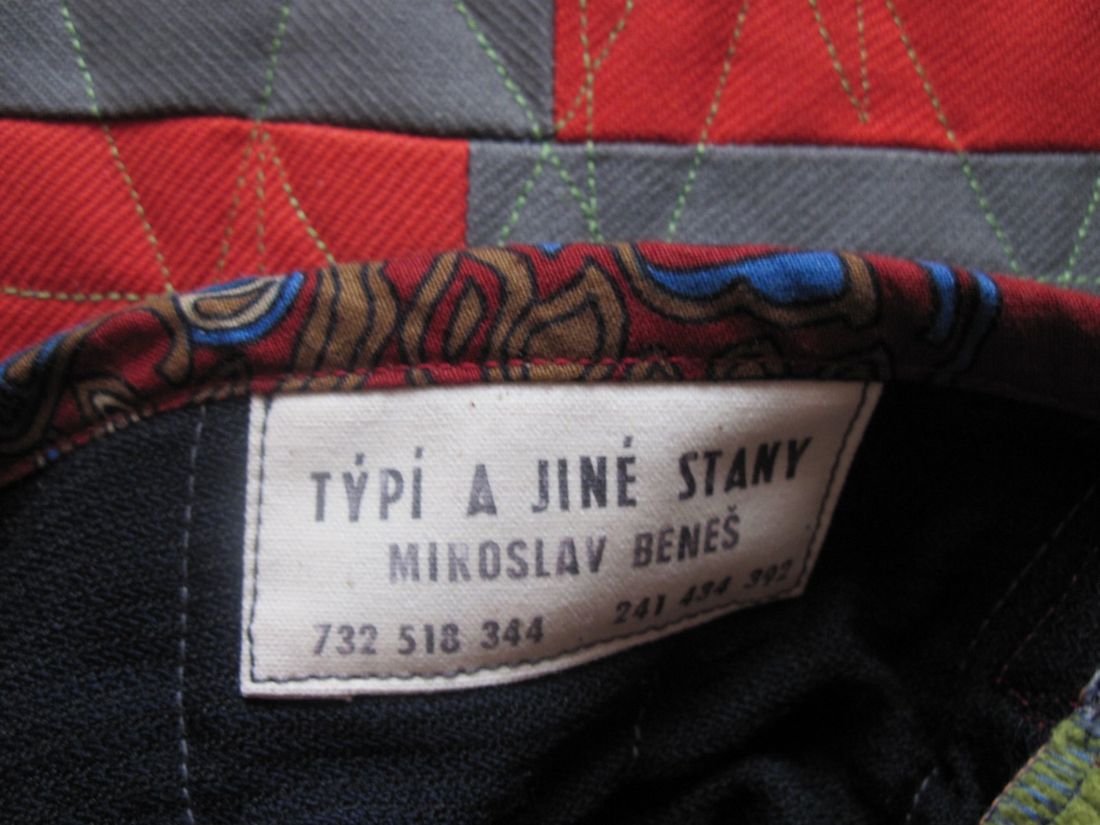 Mirek Beneš šije indiánská týpí a patchworkové textilní doplňky