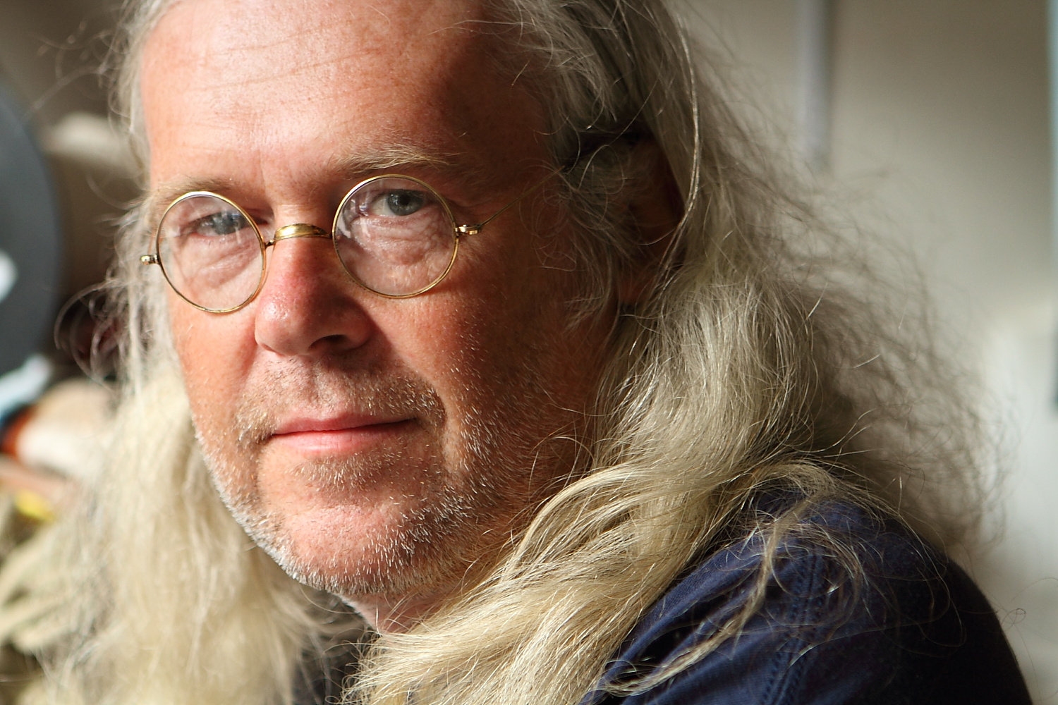 Mirek Beneš šije indiánská týpí a patchworkové textilní doplňky