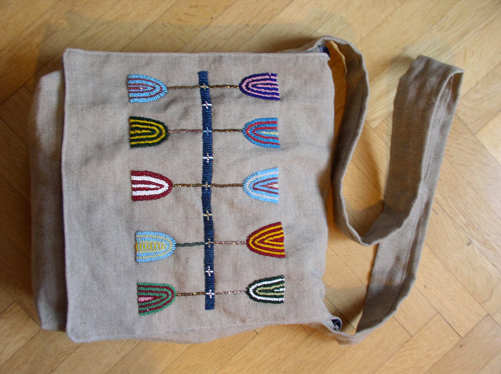 Mirek Beneš šije indiánská týpí a patchworkové textilní doplňky