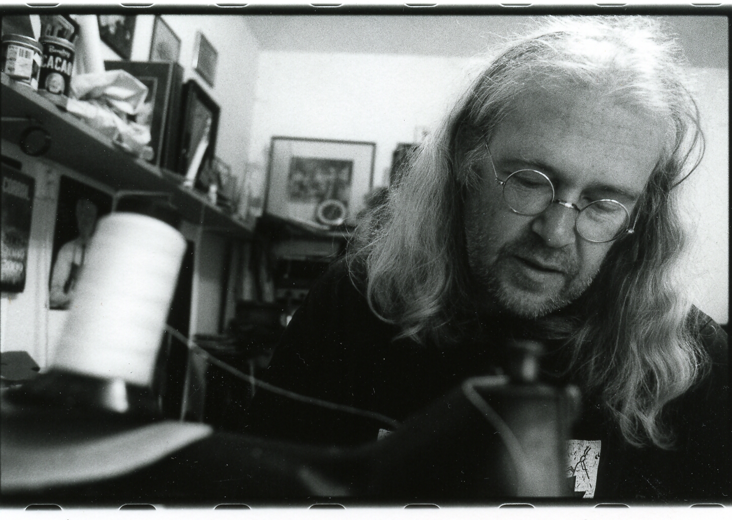 Mirek Beneš šije indiánská týpí a patchworkové textilní doplňky