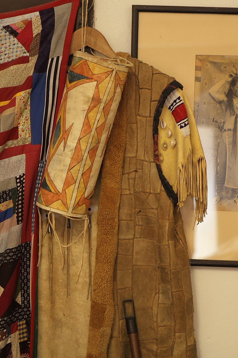 Mirek Beneš šije indiánská týpí a patchworkové textilní doplňky