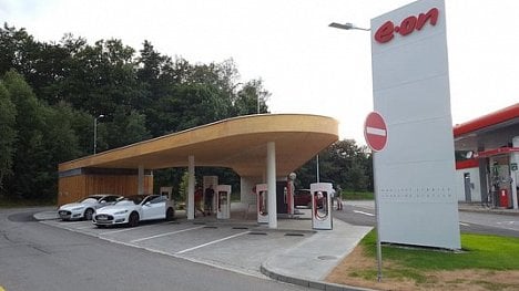 Náhledový obrázek - V ČR funguje první Supercharger, rychlonabíječka pro elektromobily Tesla