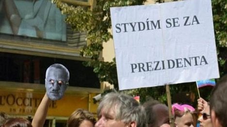 Náhledový obrázek - Ovládají média svět?