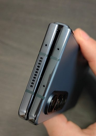 Sony Xperia 1 III vrchní strana (zdroj: cnews.cz)