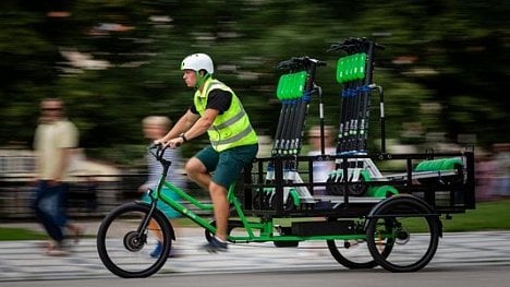 Náhledový obrázek - Praha 1 chce zákaz elektrokoloběžek na pěších zónách. Diskriminace, reaguje Lime