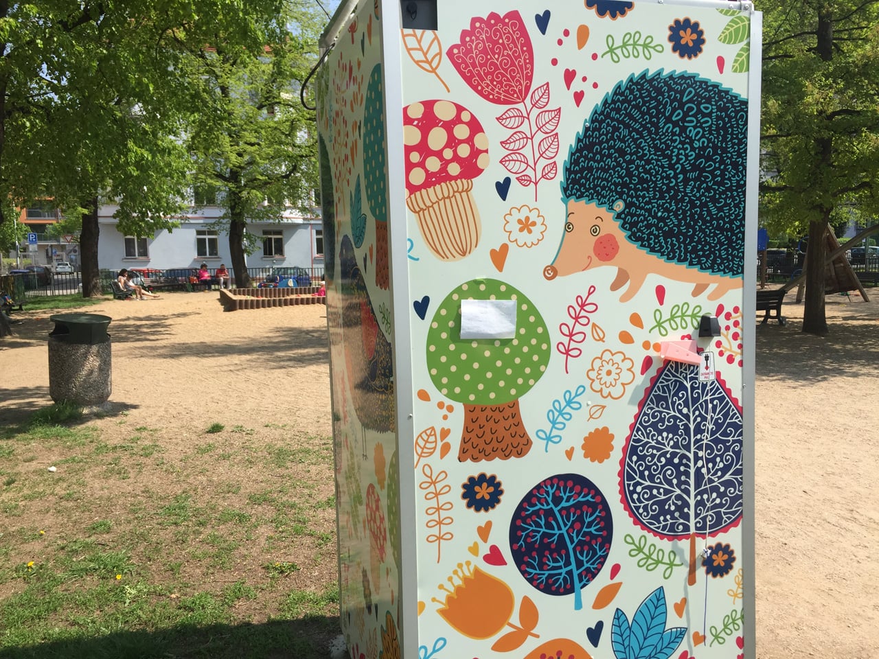 Chytrá kadibudka v Praze v Dejvicích