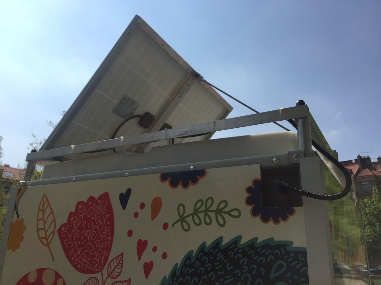 Chytrá kadibudka v Praze v Dejvicích